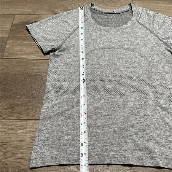 Lululemon Swiftly Tech Race Length Short Sleeve Shirt Gray Size 6 - Picture 9 of 9